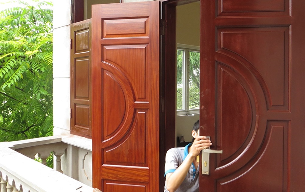 cánh cửa gỗ lim